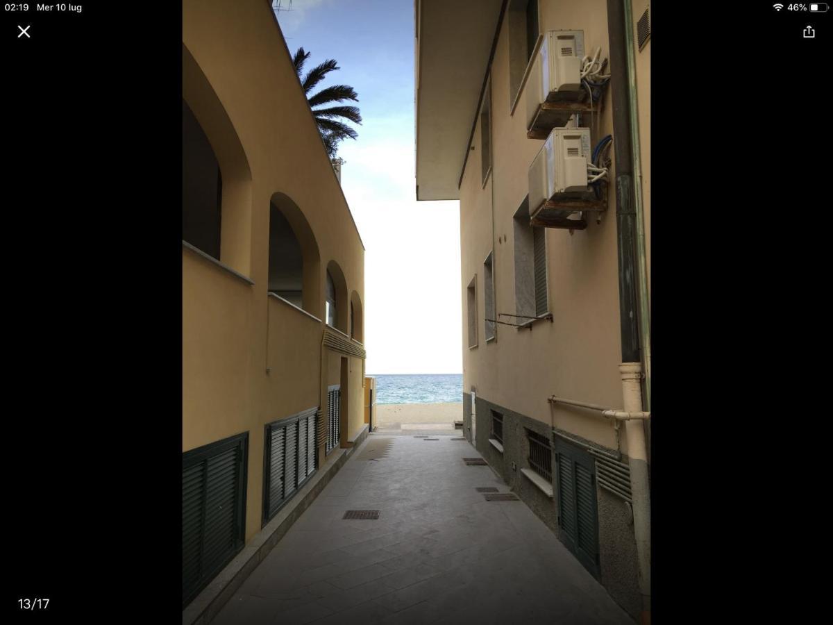 Babyaccommodation Family Sea & Box Pietra Ligure Bagian luar foto